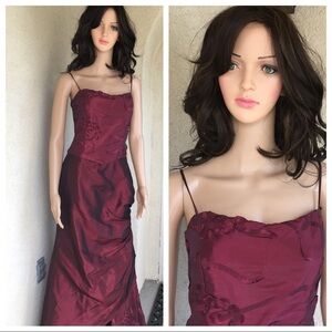 NWT Dollar Women’s purple evening gown size M.